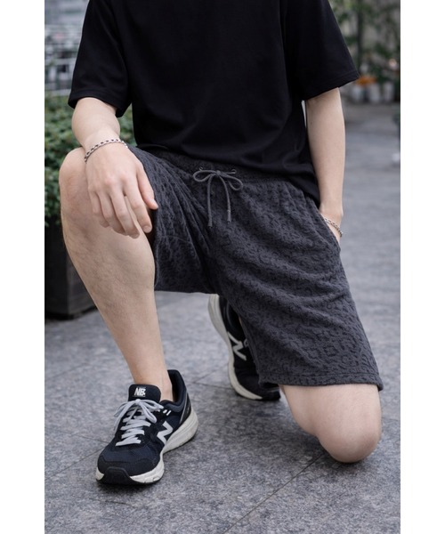Bling Leads(ブリングリーズ)の「【Bls】 【ZM】【Bling Leads】レオパード柄 パイルショートパンツ(その他パンツ・メンズ・チャコール/ホワイト/ブラック・LARGE/MEDIUM)」の5枚目の写真