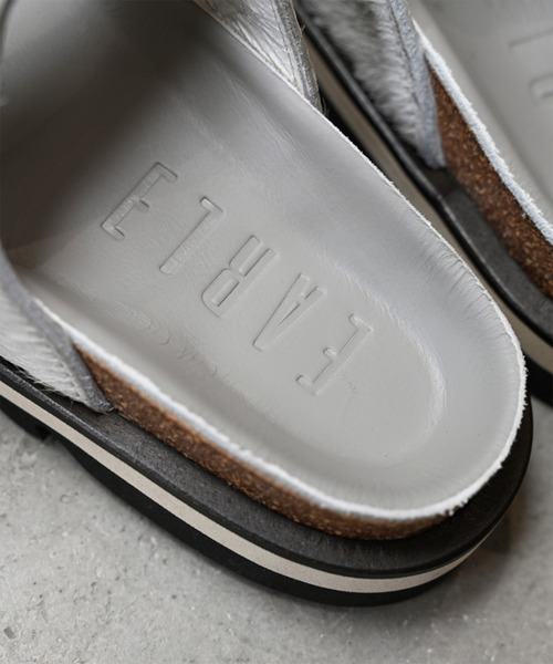 EARLE(アール)の「EARLE アール / Double buckle footbed sandals ダブルバックルフットベッドレザーサンダル / ER4304(サンダル・メンズ・オフホワイト・41/42/43)」の4枚目の写真