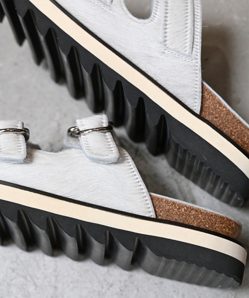 EARLE(アール)の「EARLE アール / Double buckle footbed sandals ダブルバックルフットベッドレザーサンダル / ER4304(サンダル・メンズ・オフホワイト・41/42/43)」の6枚目の写真