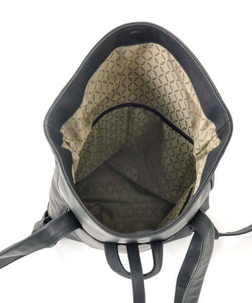 sot(ソット)の「sot(ソット)公式 YAORA レザー 口折れバックパック(バックパック/リュック・メンズ・ブラック・FREE)」の5枚目の写真