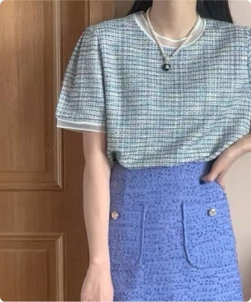 I.O.E（アイオイ）の「[韓国トレンド] ツイード風ニット半袖トップス（Tシャツ/カットソー・レディース・ブラック/ブルー/ピンク・FREE）」の3枚目の写真