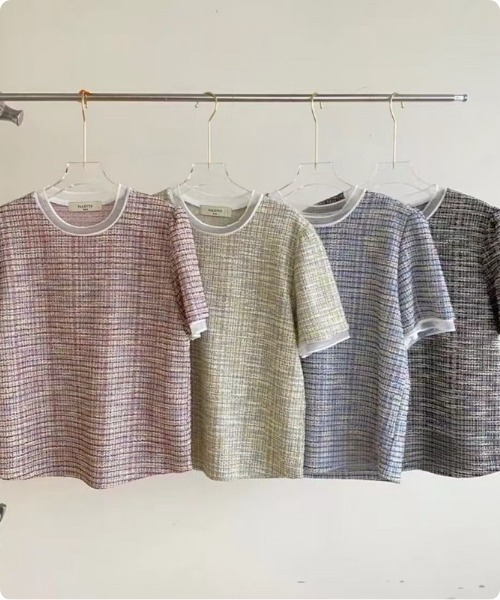I.O.E（アイオイ）の「[韓国トレンド] ツイード風ニット半袖トップス（Tシャツ/カットソー・レディース・ブラック/ブルー/ピンク・FREE）」の4枚目の写真