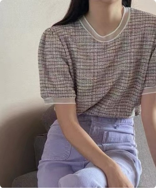 I.O.E（アイオイ）の「[韓国トレンド] ツイード風ニット半袖トップス（Tシャツ/カットソー・レディース・ブラック/ブルー/ピンク・FREE）」の10枚目の写真