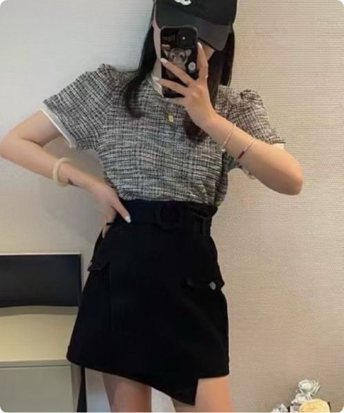 I.O.E（アイオイ）の「[韓国トレンド] ツイード風ニット半袖トップス（Tシャツ/カットソー・レディース・ブラック/ブルー/ピンク・FREE）」の11枚目の写真