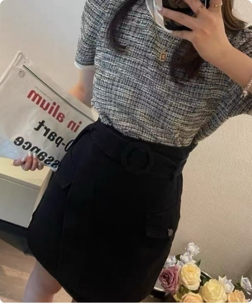 I.O.E（アイオイ）の「[韓国トレンド] ツイード風ニット半袖トップス（Tシャツ/カットソー・レディース・ブラック/ブルー/ピンク・FREE）」の13枚目の写真