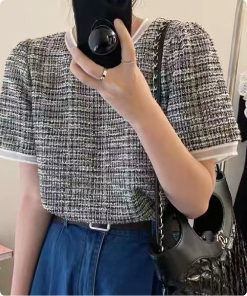 I.O.E（アイオイ）の「[韓国トレンド] ツイード風ニット半袖トップス（Tシャツ/カットソー・レディース・ブラック/ブルー/ピンク・FREE）」の14枚目の写真