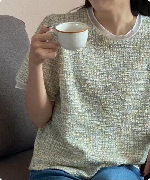 I.O.E（アイオイ）の「[韓国トレンド] ツイード風ニット半袖トップス（Tシャツ/カットソー・レディース・ブラック/ブルー/ピンク・FREE）」の15枚目の写真