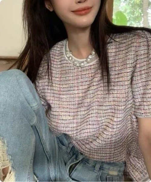 I.O.E（アイオイ）の「[韓国トレンド] ツイード風ニット半袖トップス（Tシャツ/カットソー・レディース・ブラック/ブルー/ピンク・FREE）」の17枚目の写真