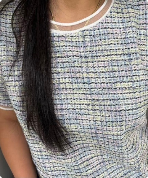 I.O.E（アイオイ）の「[韓国トレンド] ツイード風ニット半袖トップス（Tシャツ/カットソー・レディース・ブラック/ブルー/ピンク・FREE）」の20枚目の写真