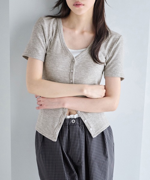 CHAN ME(チャンミ)の「Vネック半袖カーディガン(Tシャツ/カットソー・レディース・チャコールグレー/ライトグレー・MEDIUM/LARGE)」の10枚目の写真