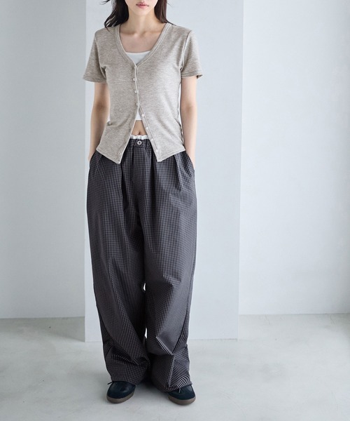 CHAN ME(チャンミ)の「Vネック半袖カーディガン(Tシャツ/カットソー・レディース・チャコールグレー/ライトグレー・MEDIUM/LARGE)」の16枚目の写真