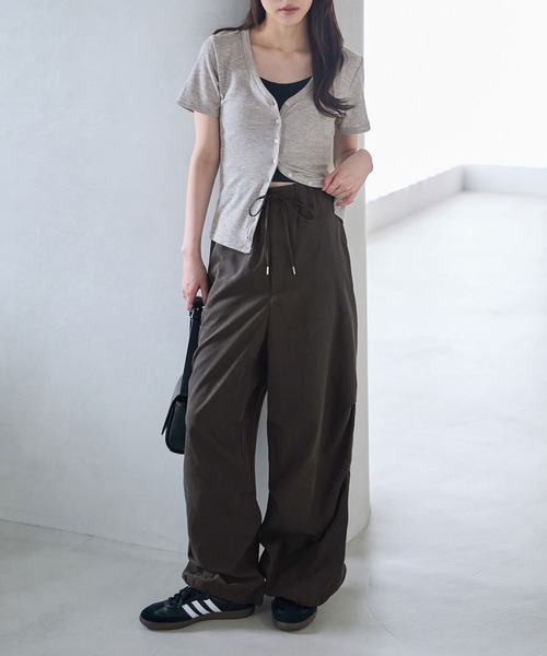 CHAN ME(チャンミ)の「Vネック半袖カーディガン(Tシャツ/カットソー・レディース・チャコールグレー/ライトグレー・MEDIUM/LARGE)」の19枚目の写真