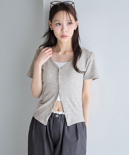 CHAN ME(チャンミ)の「Vネック半袖カーディガン(Tシャツ/カットソー・レディース・チャコールグレー/ライトグレー・MEDIUM/LARGE)」の11枚目の写真