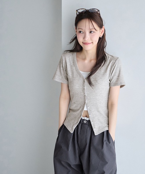 CHAN ME(チャンミ)の「Vネック半袖カーディガン(Tシャツ/カットソー・レディース・チャコールグレー/ライトグレー・MEDIUM/LARGE)」の12枚目の写真
