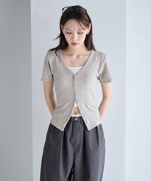 CHAN ME(チャンミ)の「Vネック半袖カーディガン(Tシャツ/カットソー・レディース・チャコールグレー/ライトグレー・MEDIUM/LARGE)」の13枚目の写真