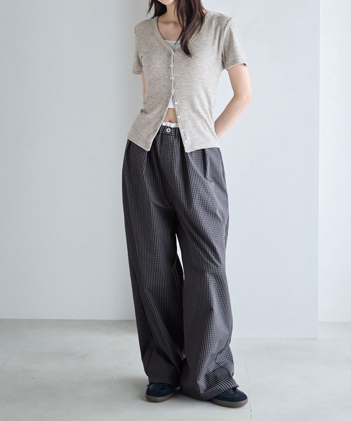 CHAN ME(チャンミ)の「Vネック半袖カーディガン(Tシャツ/カットソー・レディース・チャコールグレー/ライトグレー・MEDIUM/LARGE)」の14枚目の写真