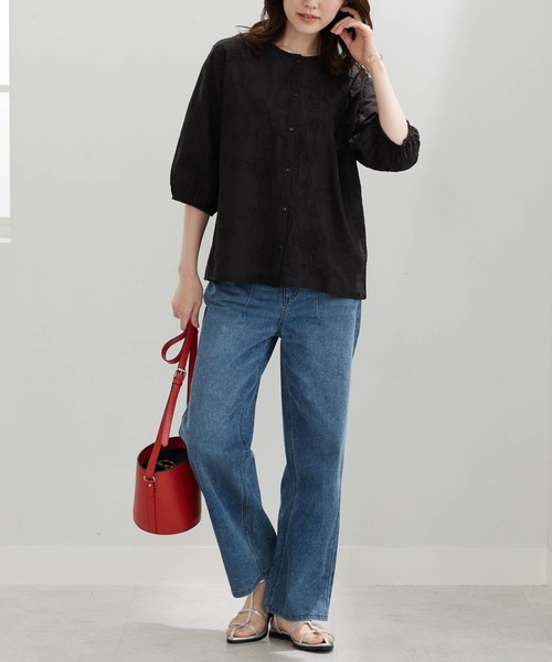 BELLUNA PLUS(ベルーナ)の「コード刺しゅうブラウス(シャツ/ブラウス・レディース・ブラック/サックスブルー・X-LARGE/LARGE/MEDIUM)」の5枚目の写真