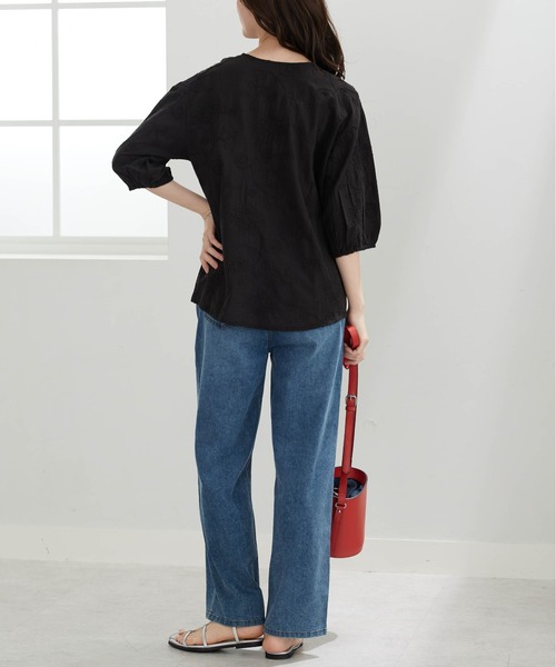 BELLUNA PLUS(ベルーナ)の「コード刺しゅうブラウス(シャツ/ブラウス・レディース・ブラック/サックスブルー・X-LARGE/LARGE/MEDIUM)」の9枚目の写真
