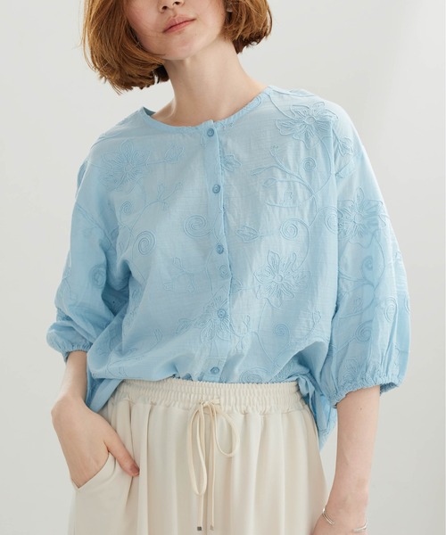 BELLUNA PLUS(ベルーナ)の「コード刺しゅうブラウス(シャツ/ブラウス・レディース・ブラック/サックスブルー・X-LARGE/LARGE/MEDIUM)」の19枚目の写真