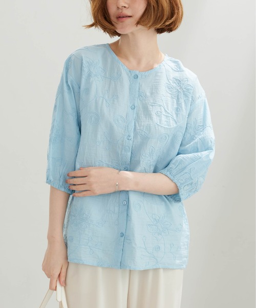 BELLUNA PLUS(ベルーナ)の「コード刺しゅうブラウス(シャツ/ブラウス・レディース・ブラック/サックスブルー・X-LARGE/LARGE/MEDIUM)」の13枚目の写真