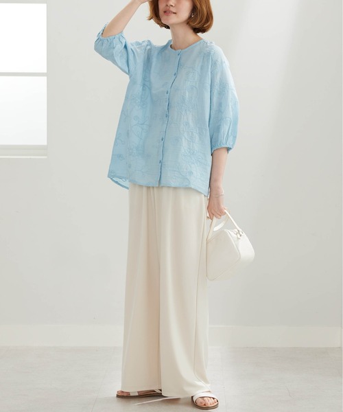 BELLUNA PLUS(ベルーナ)の「コード刺しゅうブラウス(シャツ/ブラウス・レディース・ブラック/サックスブルー・X-LARGE/LARGE/MEDIUM)」の15枚目の写真
