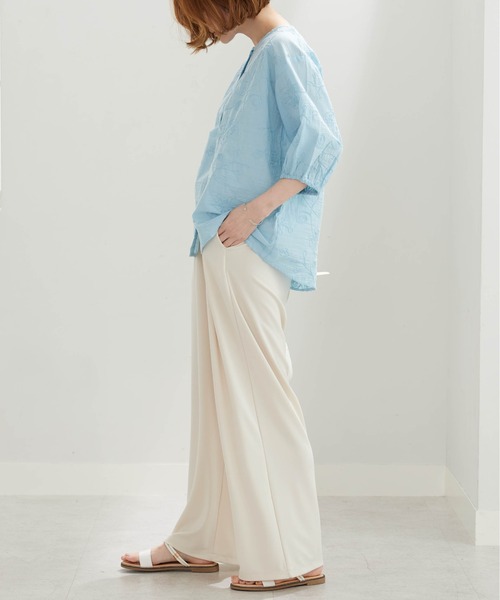 BELLUNA PLUS(ベルーナ)の「コード刺しゅうブラウス(シャツ/ブラウス・レディース・ブラック/サックスブルー・X-LARGE/LARGE/MEDIUM)」の18枚目の写真