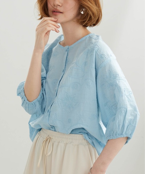 BELLUNA PLUS(ベルーナ)の「コード刺しゅうブラウス(シャツ/ブラウス・レディース・ブラック/サックスブルー・X-LARGE/LARGE/MEDIUM)」の20枚目の写真