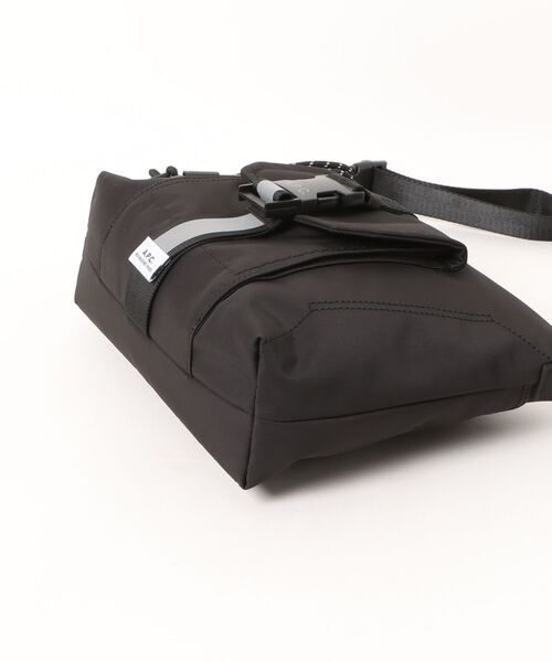 A.P.C.（アーペーセー）の「BESACE TREK（ショルダーバッグ・メンズ・ブラック・XS）」の4枚目の写真