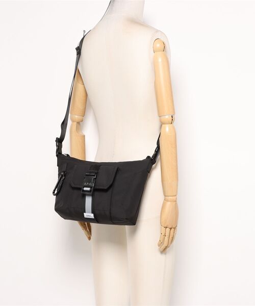 A.P.C.（アーペーセー）の「BESACE TREK（ショルダーバッグ・メンズ・ブラック・XS）」の2枚目の写真