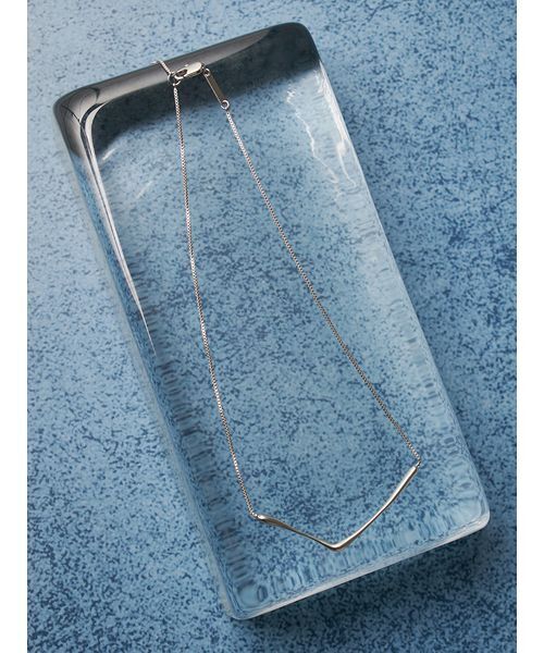 Mila Owen(ミラオーウェン)の「【EVERYDAY PROOF JEWELRY 】Vモチーフネックレス(ネックレス・レディース・シルバー/ゴールド・F)」の1枚目の写真