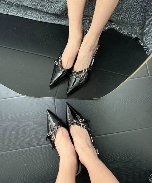 Songe(ソンジュ)の「クロスストラップパンプス(パンプス・レディース・ブラック/ホワイト・23cm/23.5cm/24cm/24.5cm/22.5cm)」の5枚目の写真