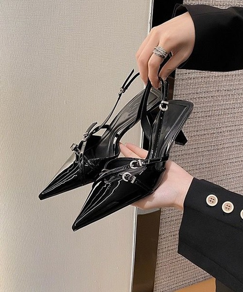 Songe(ソンジュ)の「クロスストラップパンプス(パンプス・レディース・ブラック/ホワイト・23cm/23.5cm/24cm/24.5cm/22.5cm)」の4枚目の写真