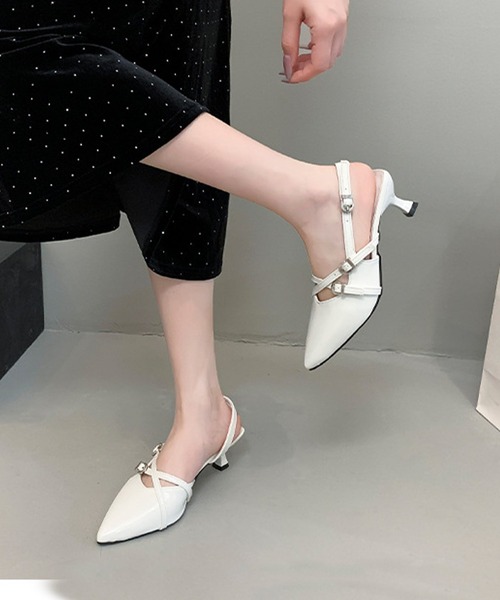 Songe(ソンジュ)の「クロスストラップパンプス(パンプス・レディース・ブラック/ホワイト・23cm/23.5cm/24cm/24.5cm/22.5cm)」の3枚目の写真