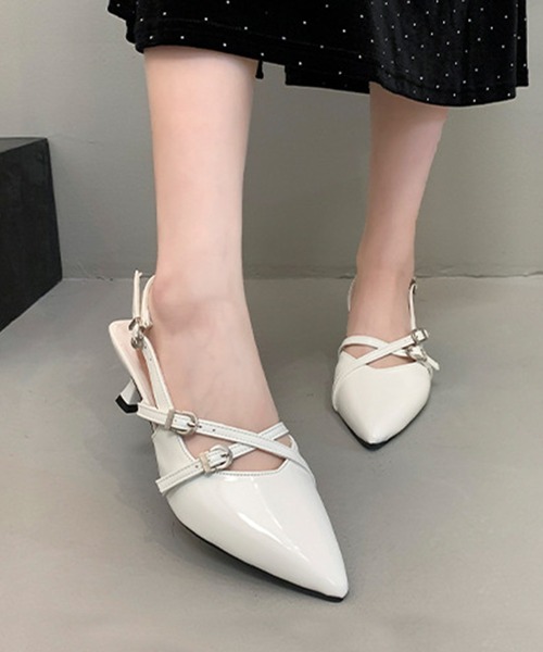 Songe(ソンジュ)の「クロスストラップパンプス(パンプス・レディース・ブラック/ホワイト・23cm/23.5cm/24cm/24.5cm/22.5cm)」の16枚目の写真