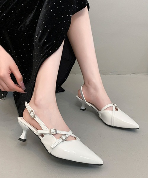 Songe(ソンジュ)の「クロスストラップパンプス(パンプス・レディース・ブラック/ホワイト・23cm/23.5cm/24cm/24.5cm/22.5cm)」の15枚目の写真
