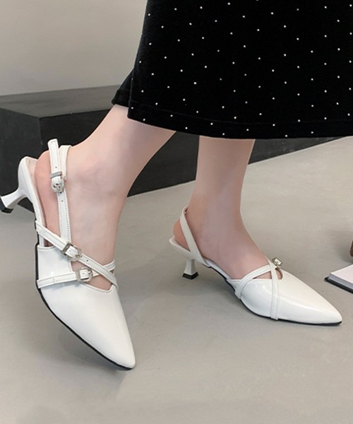 Songe(ソンジュ)の「クロスストラップパンプス(パンプス・レディース・ブラック/ホワイト・23cm/23.5cm/24cm/24.5cm/22.5cm)」の14枚目の写真