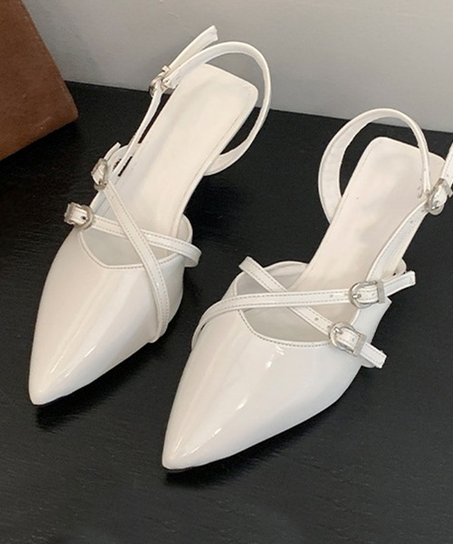 Songe(ソンジュ)の「クロスストラップパンプス(パンプス・レディース・ブラック/ホワイト・23cm/23.5cm/24cm/24.5cm/22.5cm)」の11枚目の写真