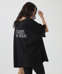 She is-.（シーイズ）の「【SHE is-.】＜別注＞バックプリントT（Tシャツ/カットソー）」