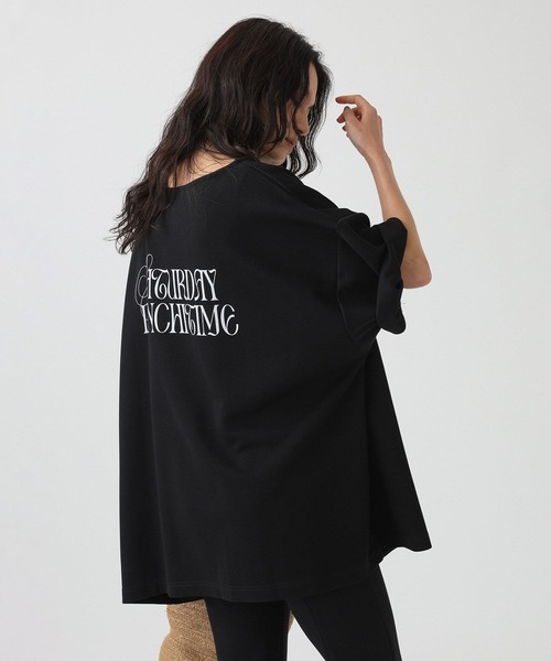 She is-.（シーイズ）の「【SHE is-.】＜別注＞バックプリントT（Tシャツ/カットソー・レディース・ブラック/ホワイト・フリー）」の2枚目の写真