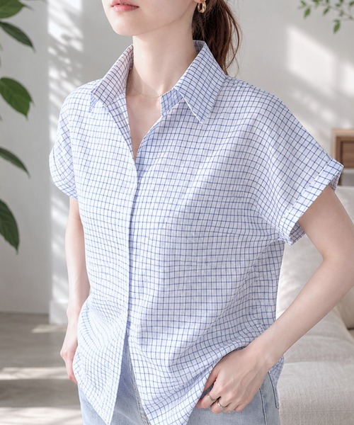 Dewlily(デューリリー)の「一枚でサマになる、大人のチェック。 チェック柄半袖シャツ(シャツ/ブラウス・レディース・アイボリー/ピンク/ブルー/ホワイト・L/M)」の1枚目の写真
