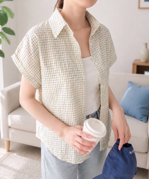 Dewlily(デューリリー)の「一枚でサマになる、大人のチェック。 チェック柄半袖シャツ(シャツ/ブラウス・レディース・アイボリー/ピンク/ブルー/ホワイト・L/M)」の2枚目の写真