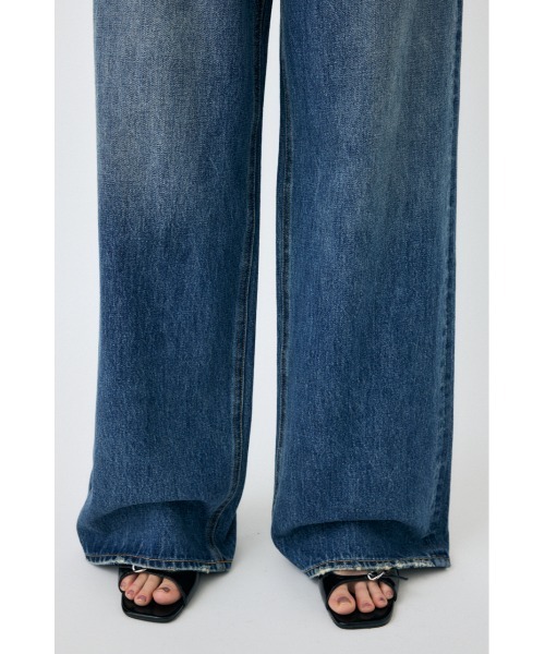 MOUSSY（マウジー）の「CROSS WAIST WIDE STRAIGHT（デニムパンツ・レディース・ライトブルー/ブルー/ダークブルー/ブラック・0/1/2）」の8枚目の写真