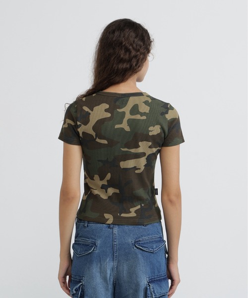AVIREX(アヴィレックス)の「《WEB限定/DAILY/デイリー/WOMAN》RIB CAMO S/S HENLEY NECK T-SHIRT(Tシャツ/カットソー・レディース・グレー系カモフラージュ/グリーン系カモフラージュ・M/S)」の5枚目の写真
