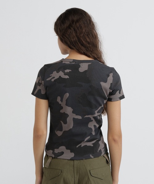 AVIREX(アヴィレックス)の「《WEB限定/DAILY/デイリー/WOMAN》RIB CAMO S/S HENLEY NECK T-SHIRT(Tシャツ/カットソー・レディース・グレー系カモフラージュ/グリーン系カモフラージュ・M/S)」の13枚目の写真