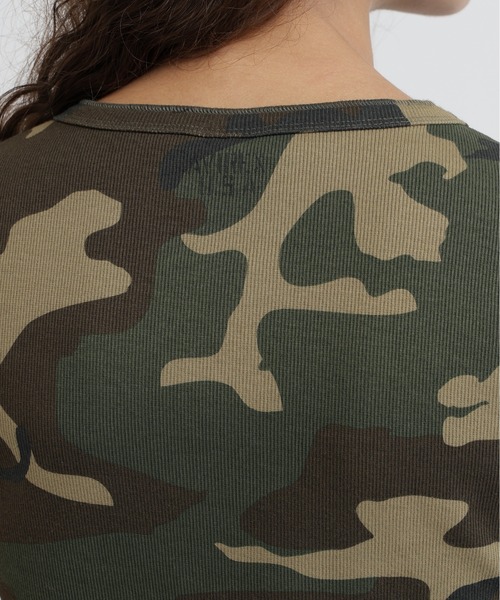 AVIREX(アヴィレックス)の「《WEB限定/DAILY/デイリー/WOMAN》RIB CAMO S/S HENLEY NECK T-SHIRT(Tシャツ/カットソー・レディース・グレー系カモフラージュ/グリーン系カモフラージュ・M/S)」の9枚目の写真