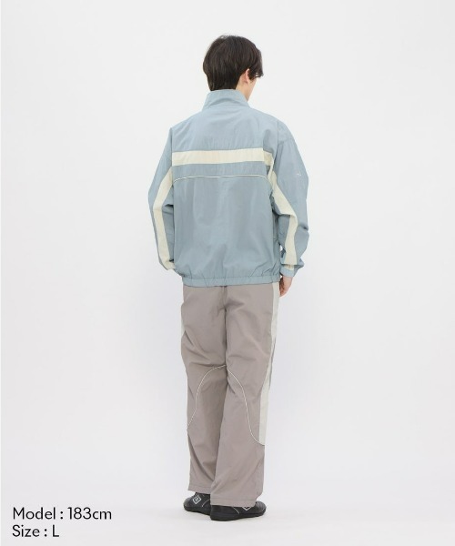 UMBRO（アンブロ）の「umbro/アンブロ ナイロンウーブンワイドパンツ ウインド・シェル（その他パンツ・メンズ・オフホワイト/ネイビー・S/L/O/M）」の4枚目の写真