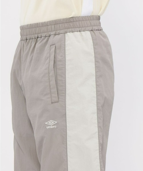 UMBRO（アンブロ）の「umbro/アンブロ ナイロンウーブンワイドパンツ ウインド・シェル（その他パンツ・メンズ・オフホワイト/ネイビー・S/L/O/M）」の7枚目の写真