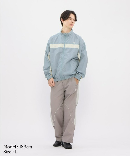 UMBRO（アンブロ）の「umbro/アンブロ ナイロンウーブンワイドパンツ ウインド・シェル（その他パンツ・メンズ・オフホワイト/ネイビー・S/L/O/M）」の3枚目の写真