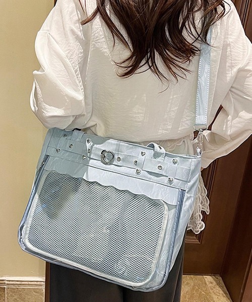 VIBGYOR(ヴィブジョー)の「oshipic/推し活 大容量 ハートバックル 推し活トートバッグ クリアポケット付き 2WAYショルダーバッグ S0051(ショルダーバッグ・レディース・ブルー/ホワイト/ブラック・FREE)」の3枚目の写真