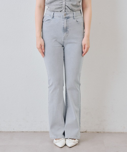 Another Branch olive des olive(アナザーブランチオリーブデオリーブ)の「バックリボンレースフレアーパンツ(デニムパンツ・レディース・その他/スミクロ/ケミカルウォッシュ・SMALL/MEDIUM)」の4枚目の写真